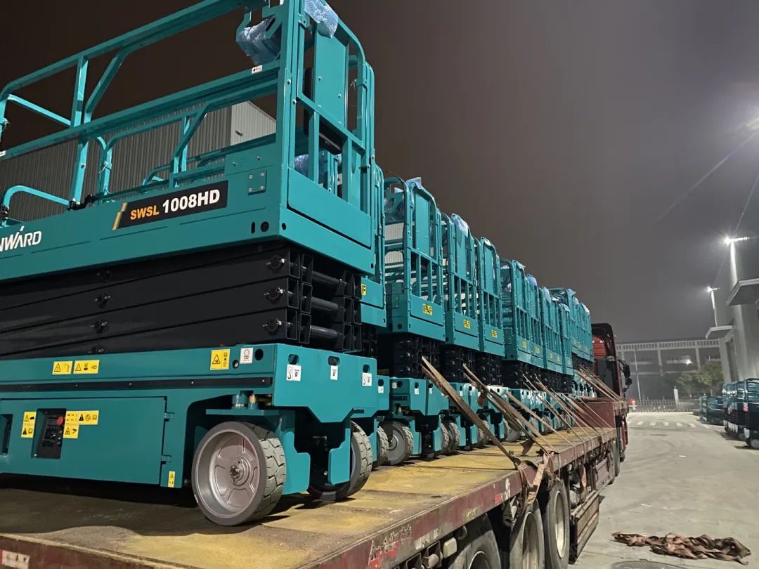 创下单日最高发货量纪录!平博在线高机设备集中发货