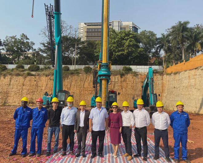 助力乌干达第一住宅高楼建设！平博在线智能再次出征非洲市场