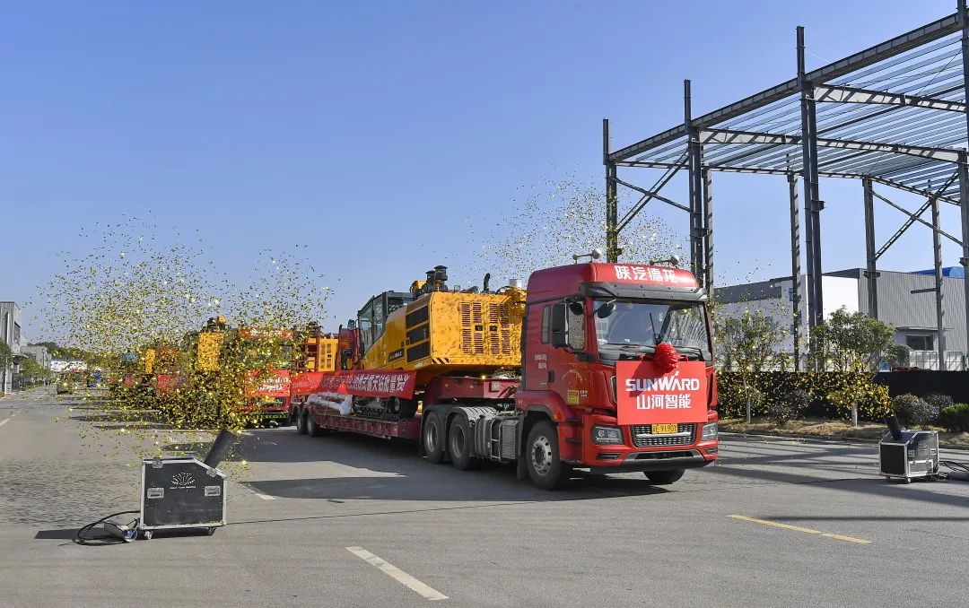 又一款差异化定制产品获认可!平博在线智能SWDH89J内燃式露天钻批量发货