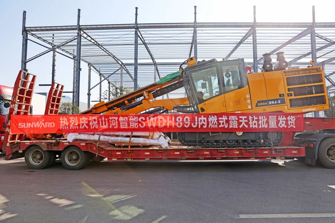 又一款差异化定制产品获认可!平博在线智能SWDH89J内燃式露天钻批量发货