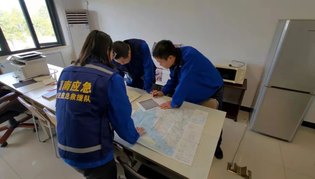 火情就是命令!湖南航空应急救援队平博在线机组展现“平博在线速度”