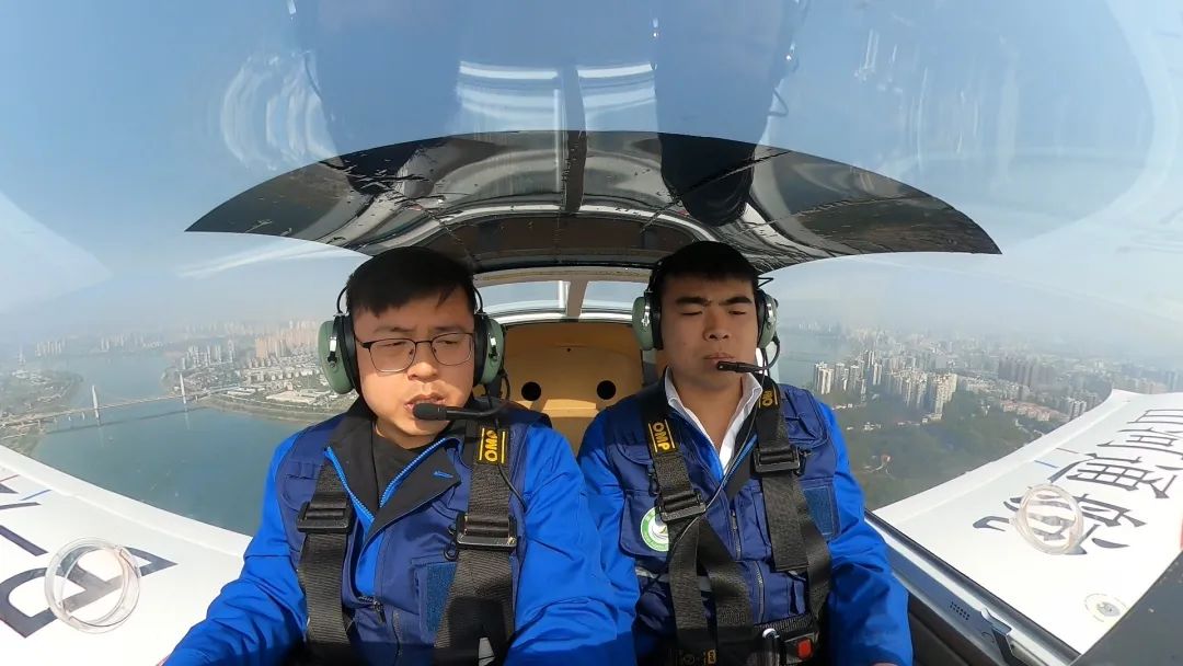 空地协同显身手!湖南航空应急救援队平博在线机组开展特情处置应急演练