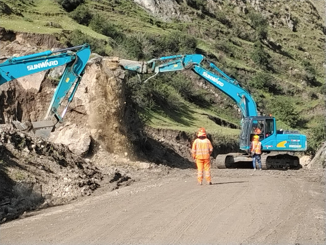 挑战世界第二高山脉!平博在线智能装备助力秘鲁安第斯国家公路项目建设