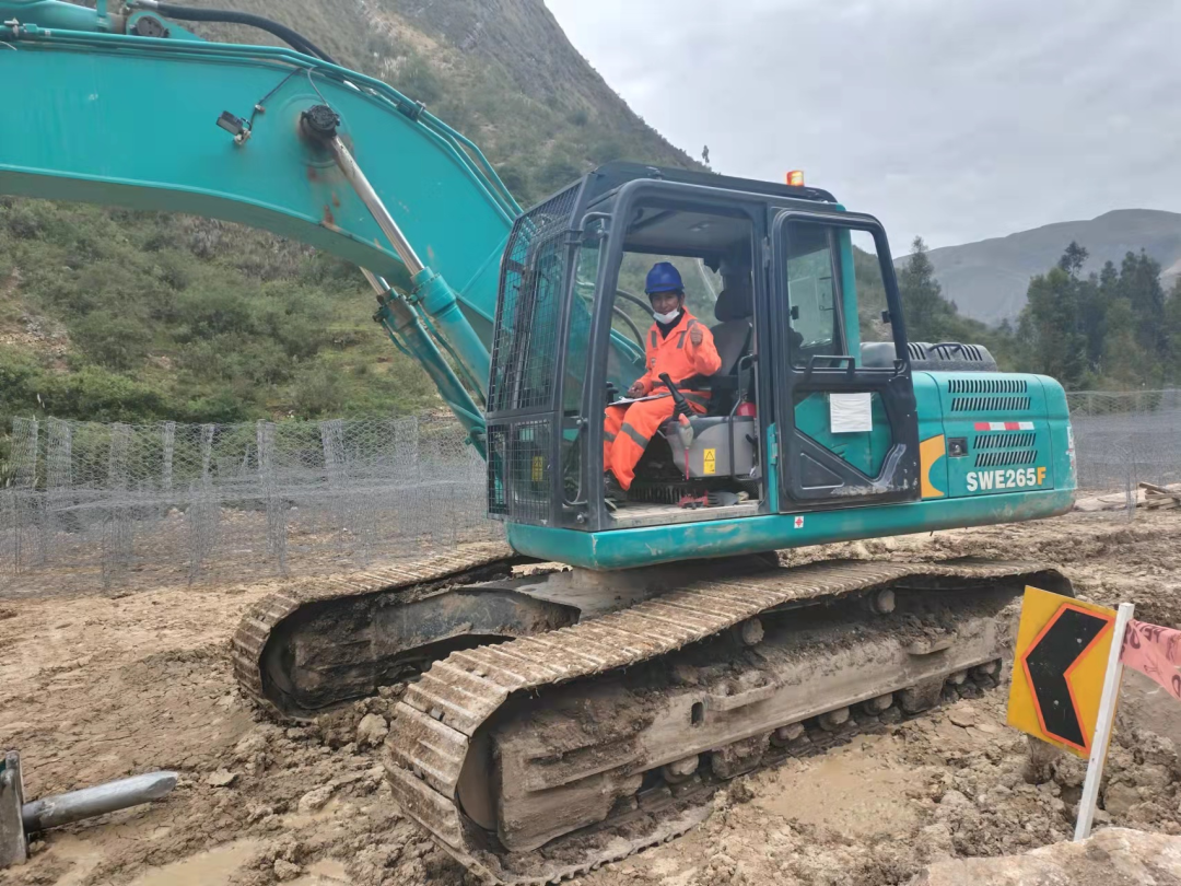 挑战世界第二高山脉!平博在线智能装备助力秘鲁安第斯国家公路项目建设