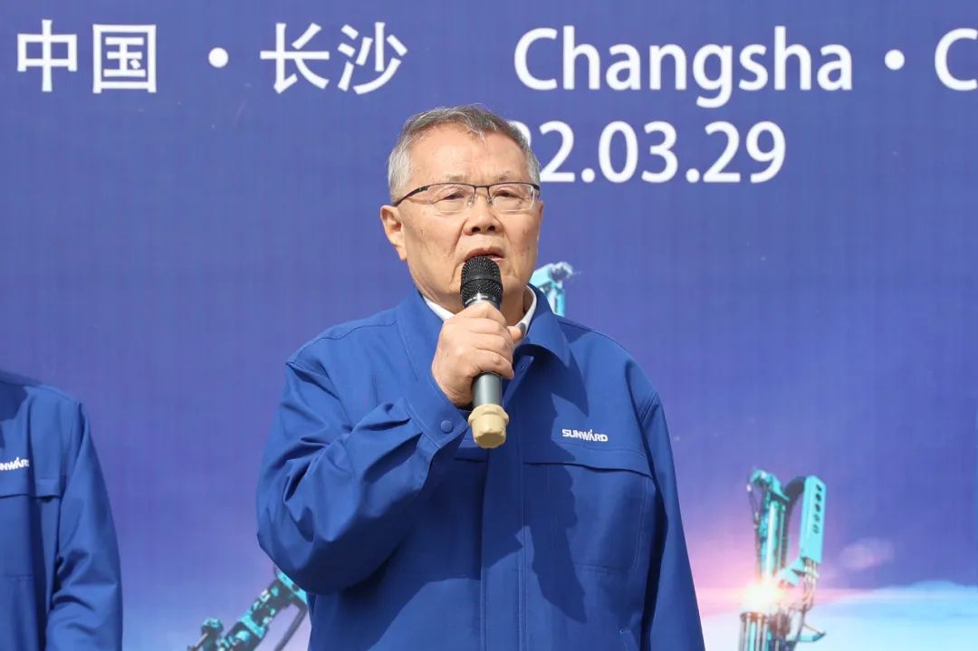 征战全球市场!平博在线智能凿岩设备批量发货