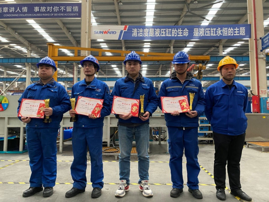 平博在线工匠 | “浪波”不言苦,甘为“人梯”承大重