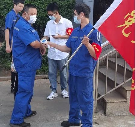 平博在线工匠 | “浪波”不言苦,甘为“人梯”承大重