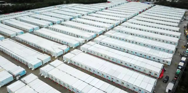 冲锋一线显担当!平博在线智能挖掘机助力长沙方舱医院建设