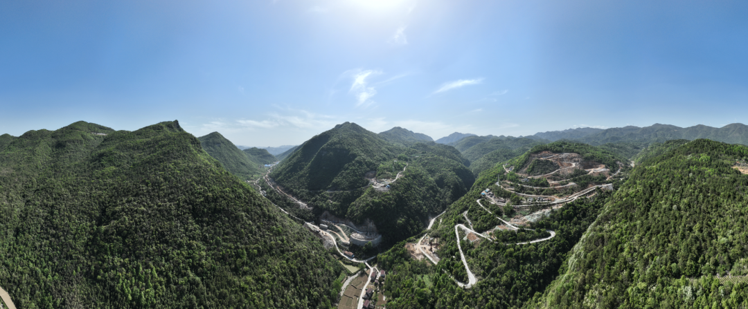 展现施工“奇效”!平博在线智能旋挖钻机强势助力炉慈高速公路建设