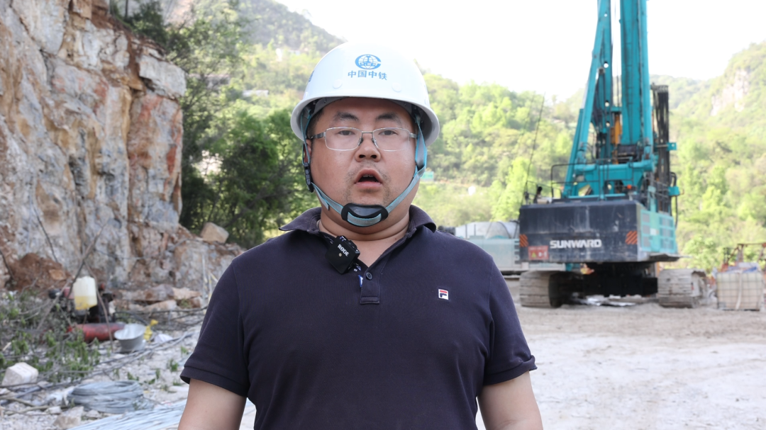 展现施工“奇效”!平博在线智能旋挖钻机强势助力炉慈高速公路建设