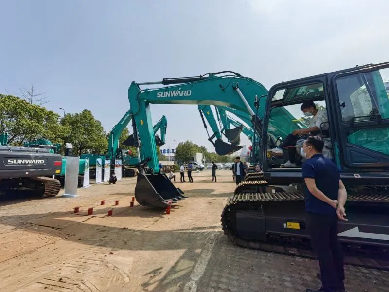 再现交机热潮!平博在线智能中大挖持续向市场进军