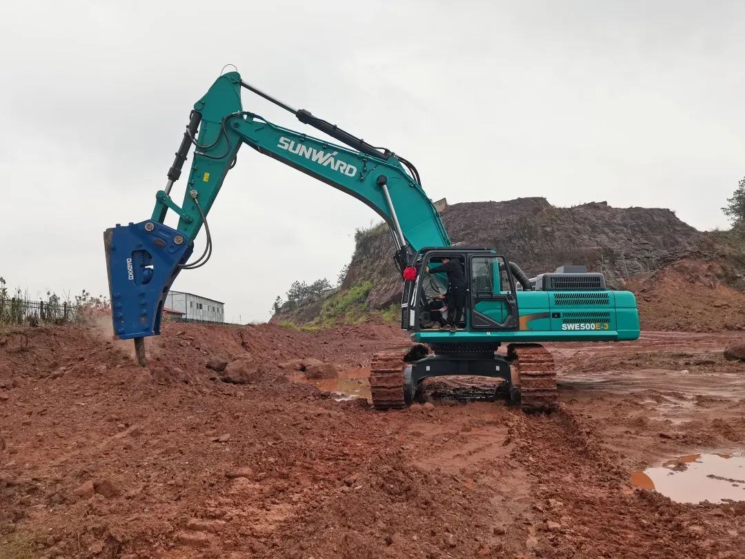 再现交机热潮!平博在线智能中大挖持续向市场进军