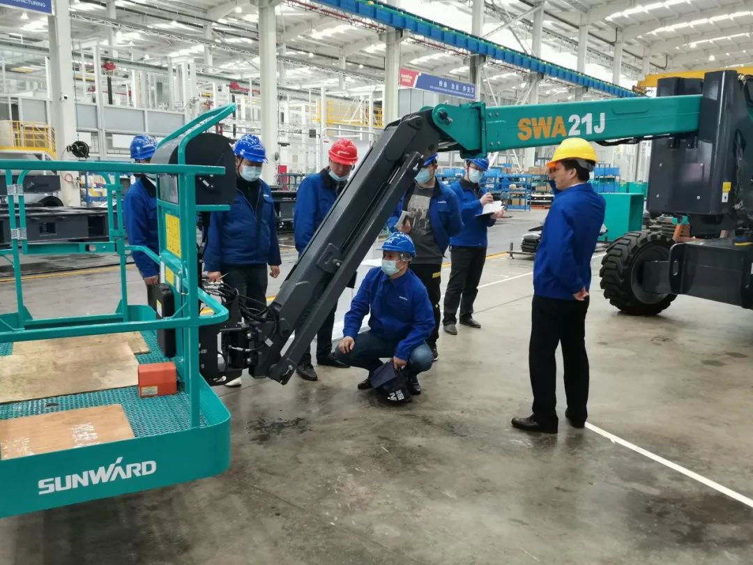 行业同级别产品之最!平博在线智能又一款曲臂式高空作业平台成功下线