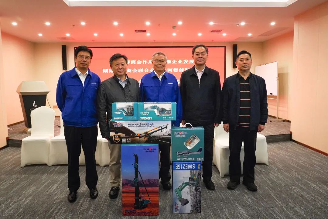 抱团出海,携手共赢!何清华带队赴湖南异地商会联合会拜访交流