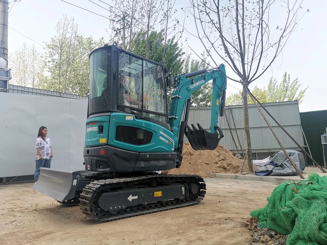 冲、冲、冲!带您感受平博在线智能挖掘机火热交机时刻