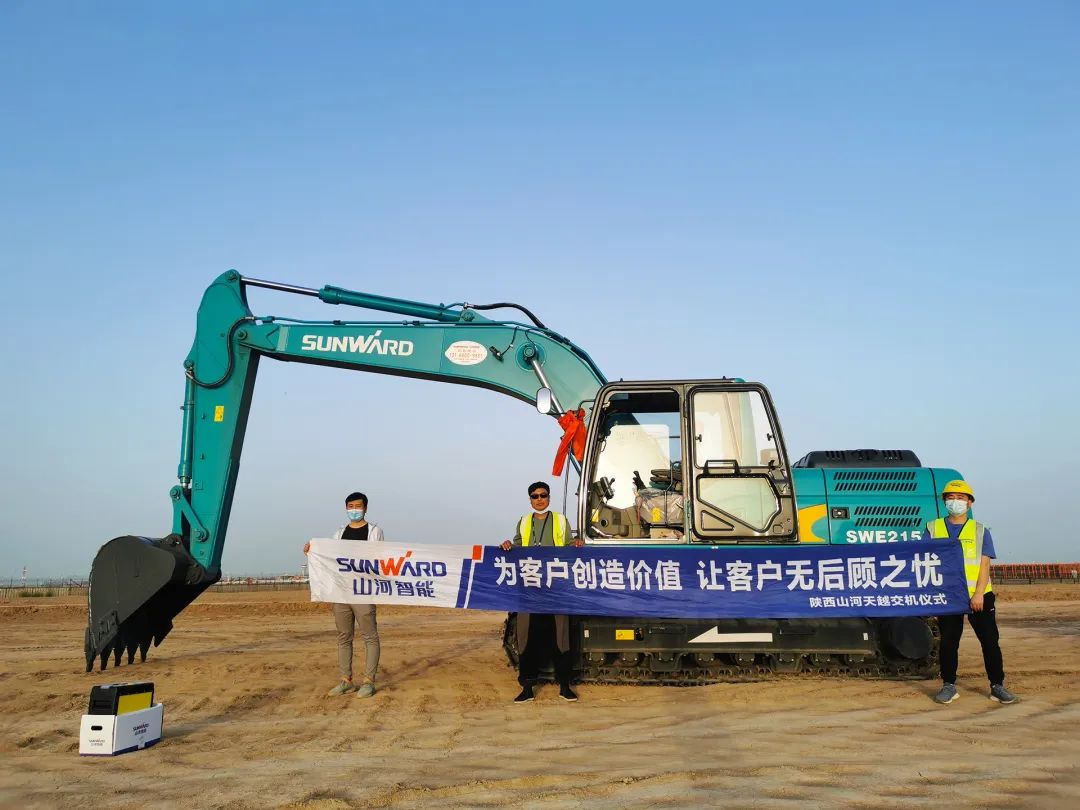 冲、冲、冲!带您感受平博在线智能挖掘机火热交机时刻