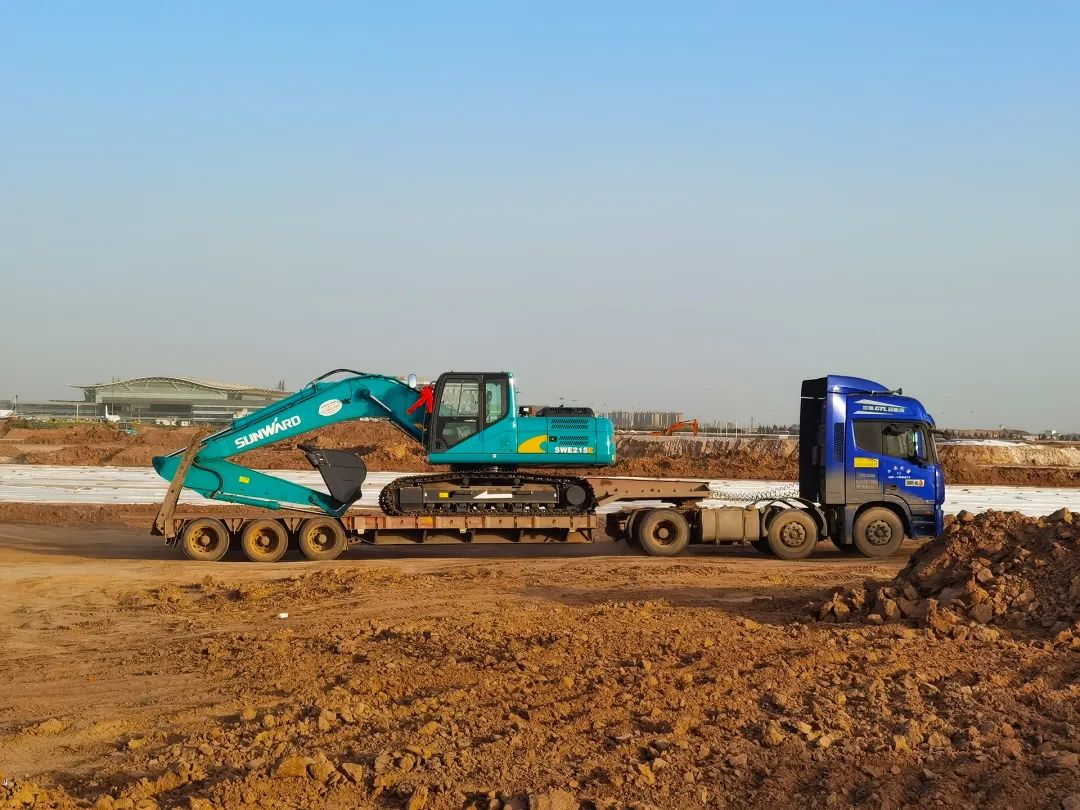 冲、冲、冲!带您感受平博在线智能挖掘机火热交机时刻