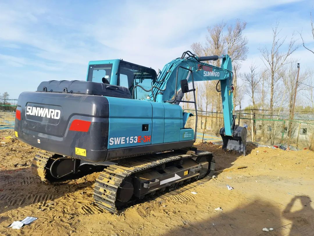 冲、冲、冲!带您感受平博在线智能挖掘机火热交机时刻