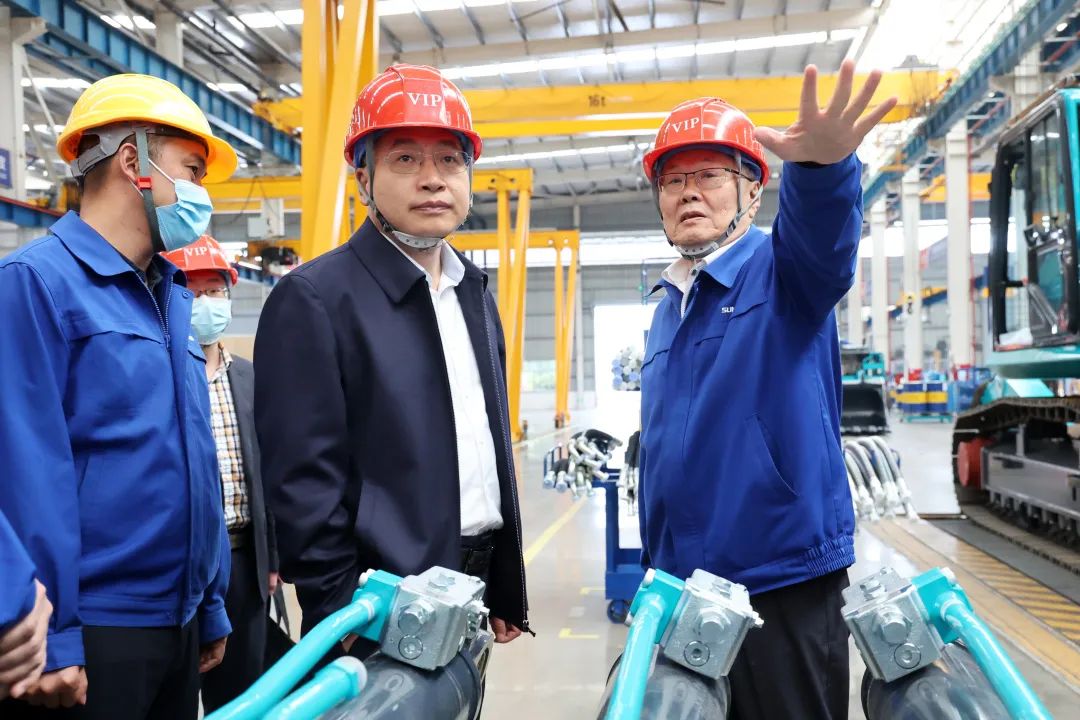 中铁二十局党委书记、董事长雷位冰带队拜访平博在线智能