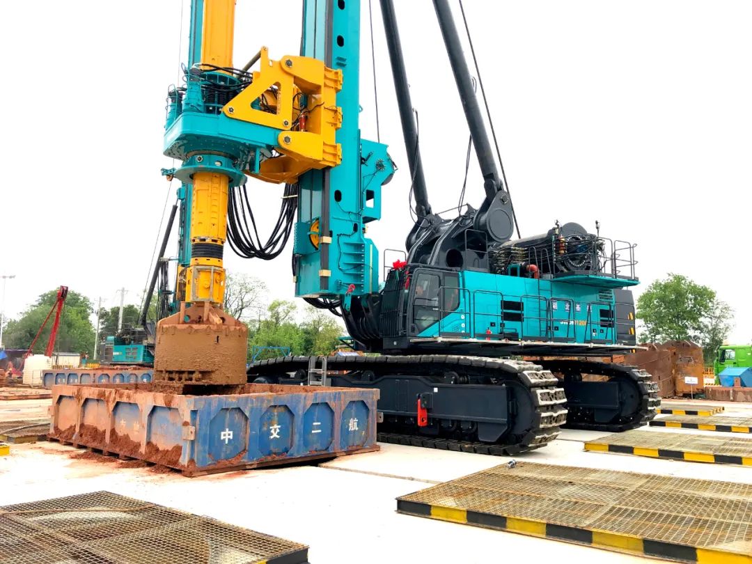 再啃“硬骨头”!平博在线智能“超级桩备”助建燕矶长江大桥