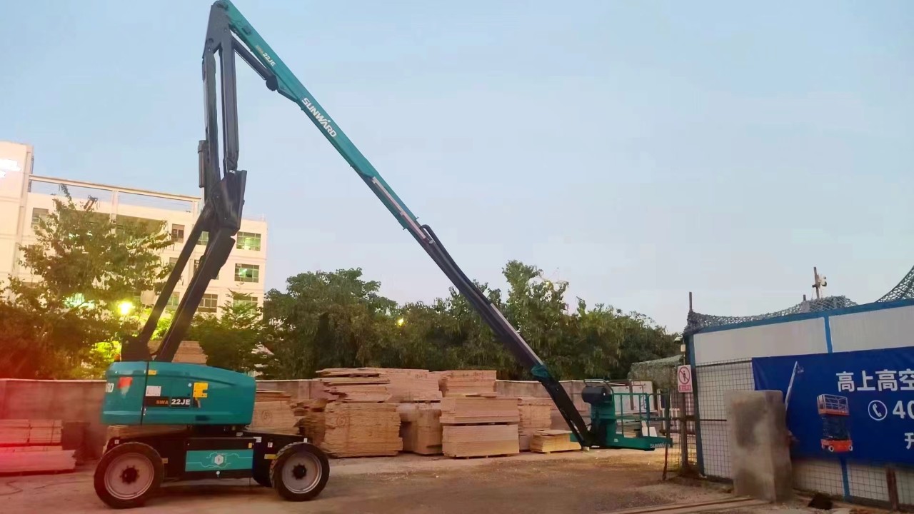 正式“上岗”!平博在线智能首台电动曲臂式高空作业平台入驻华南市场