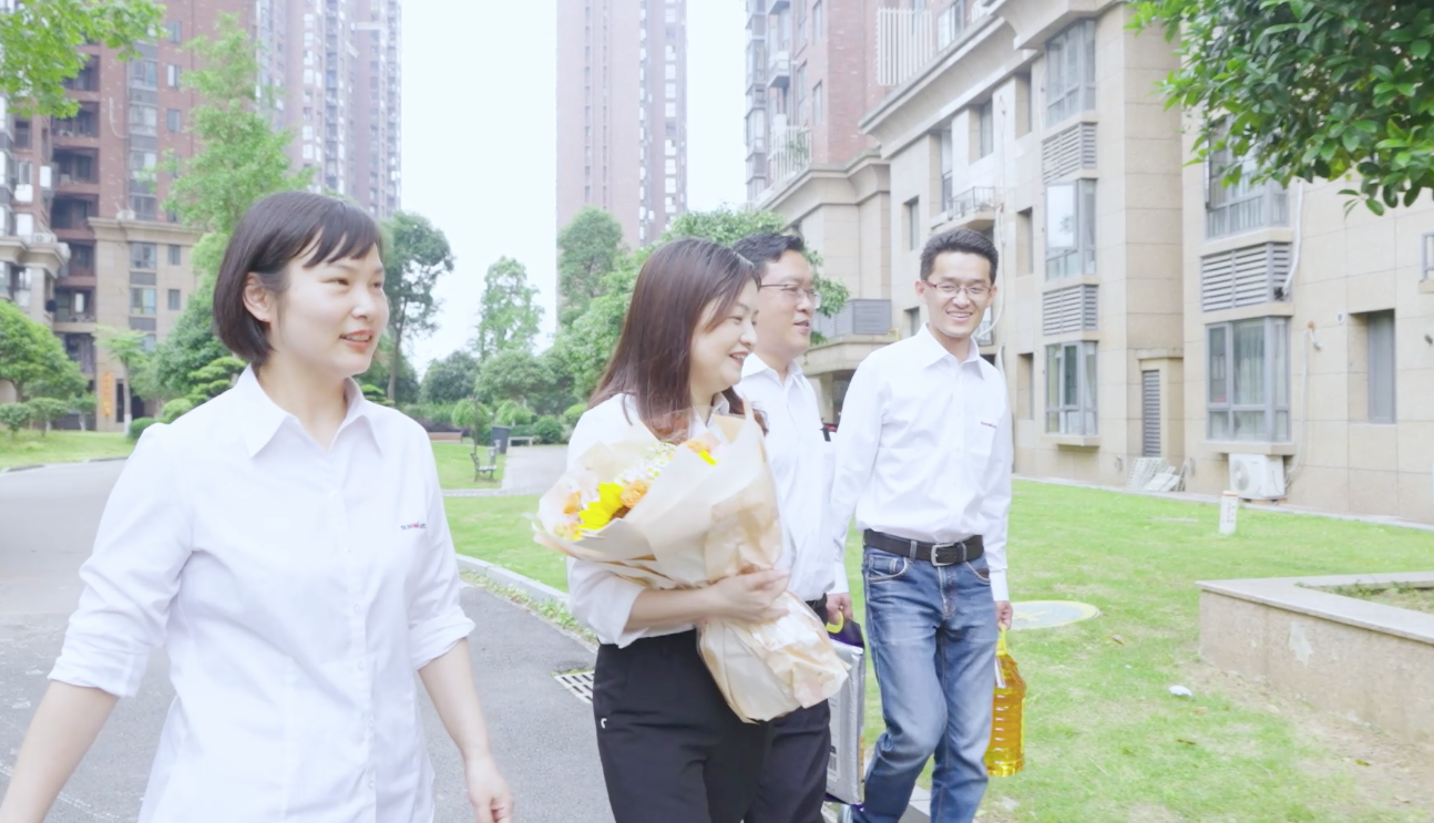 在母亲节,向你们身后的妈妈送去“平博在线家园”的温暖