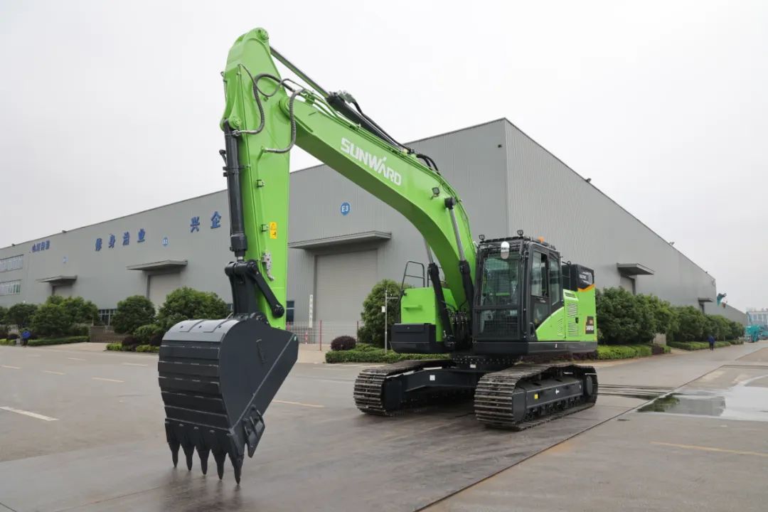 征战川藏铁路!平博在线智能新一代电动挖掘机成功交付