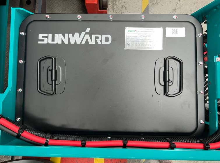 与“锂”相约,助力“双碳”!平博在线智能全系列锂电剪叉式高空作业平台全面进军市场