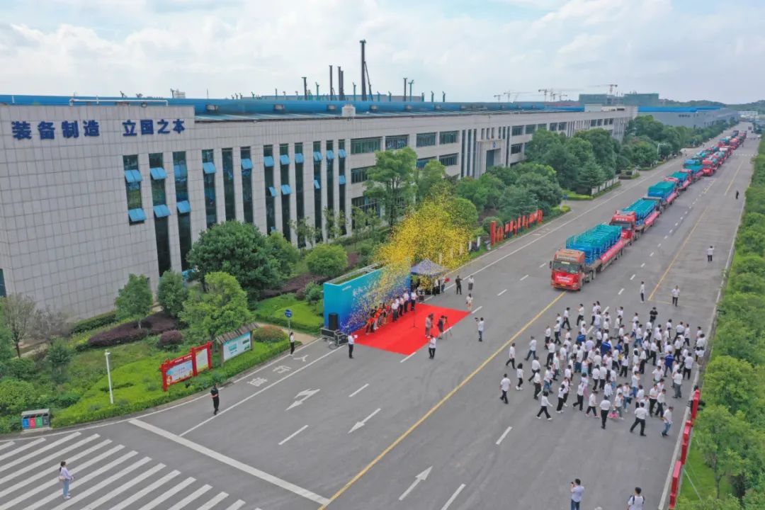 献礼二十大,再攀新高地!平博在线智能高空机械设备再迎批量发货