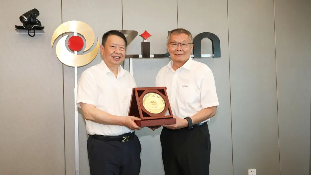 理想成就未来!何清华受邀赴世界500强企业紫金矿业集团作专题讲座