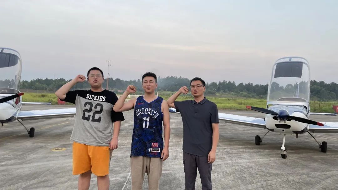 冲上云霄！湖南平博在线通航学员成功单飞