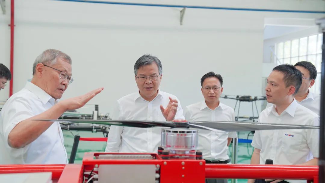 湖南省委常委、常务副省长李殿勋一行考察调研平博在线科技