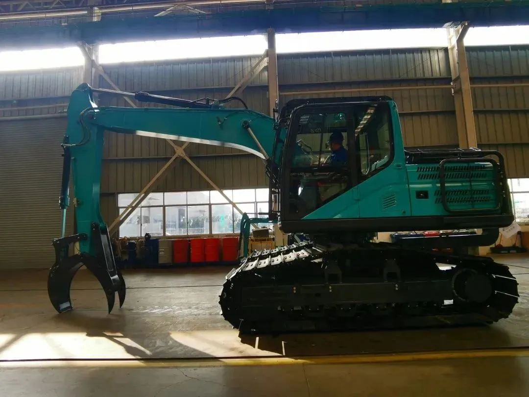 翻山越岭，称霸“武林”！平博在线智能首款中型林业挖掘机成功下线