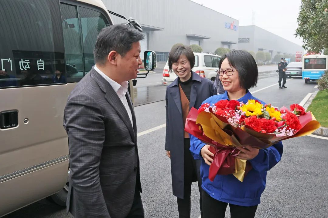 付旭明慰问平博在线智能市三八红旗手并督导安全生产工作