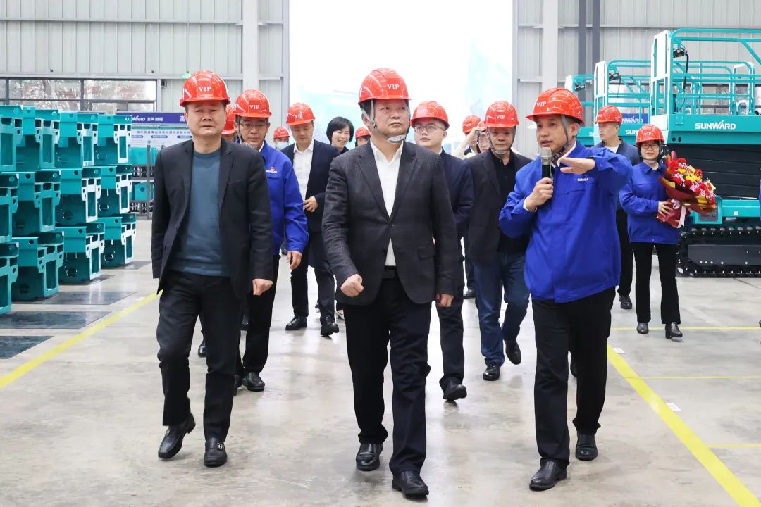 付旭明慰问平博在线智能市三八红旗手并督导安全生产工作