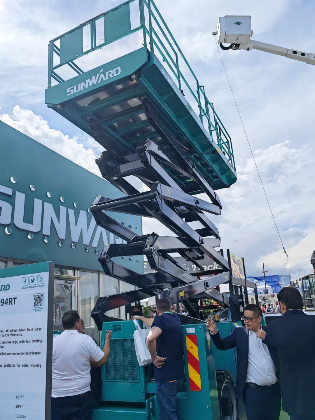 拉展直播 | 平博在线智能高空精品亮相2023美国拉展，哪款是你的最爱？