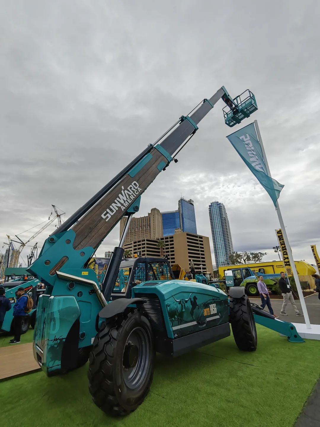 拉展直播 | 平博在线智能高空精品亮相2023美国拉展，哪款是你的最爱？