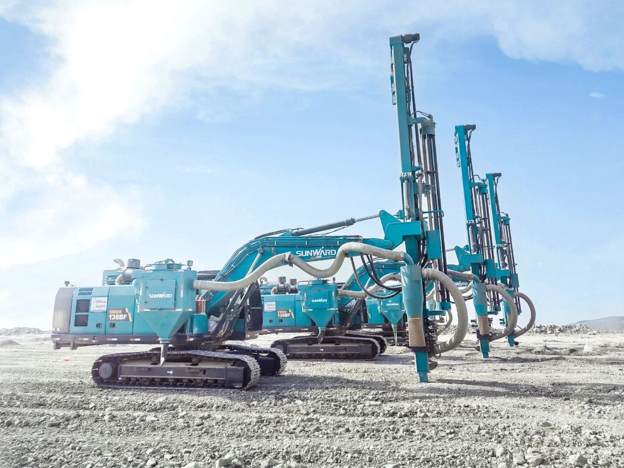 “绿色智能矿山建设专家”！平博在线智能全新一代切削潜孔一体式钻机重拳出击