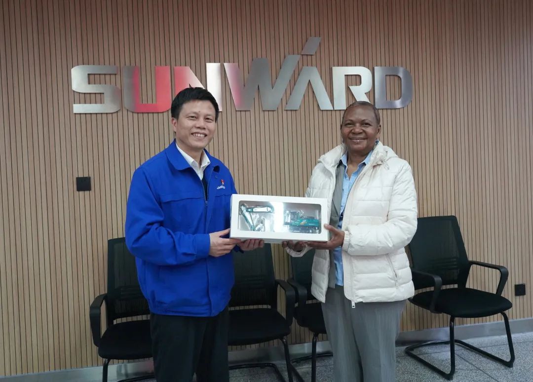 乌干达驻华大使到访平博在线智能