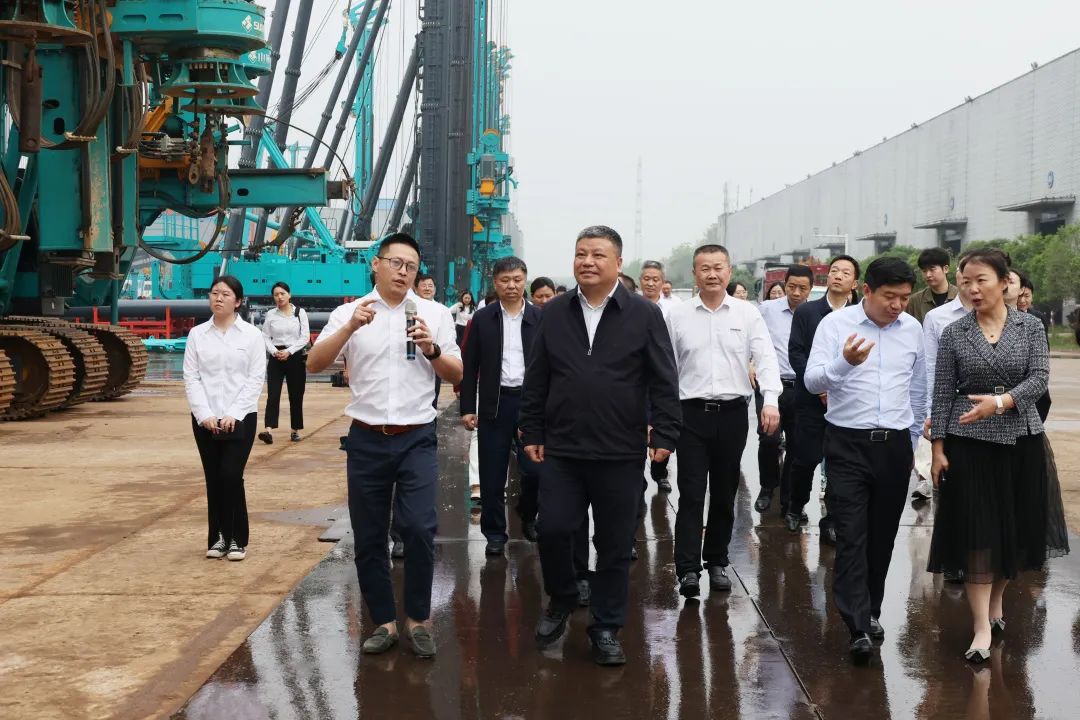 长沙市政协主席陈刚调研平博在线智能