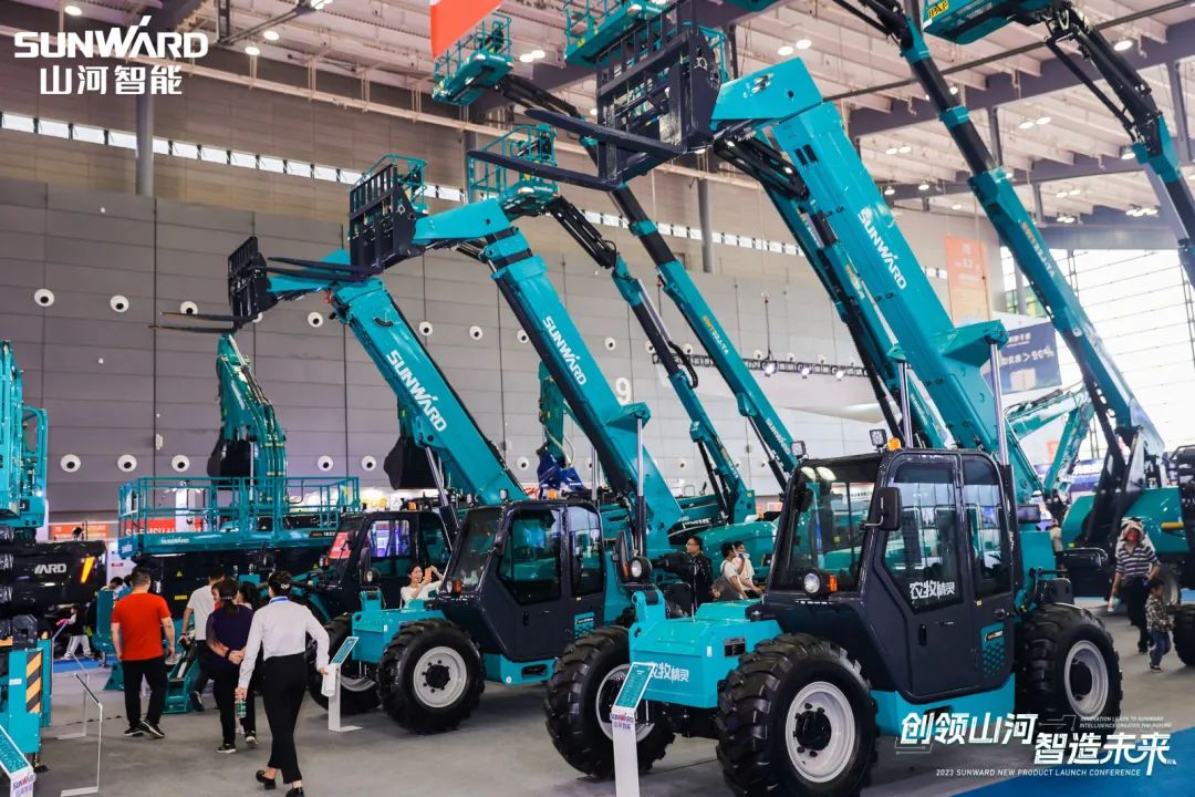 聚焦电动化、智能化！平博在线智能全系列高空机械产品亮相长沙展