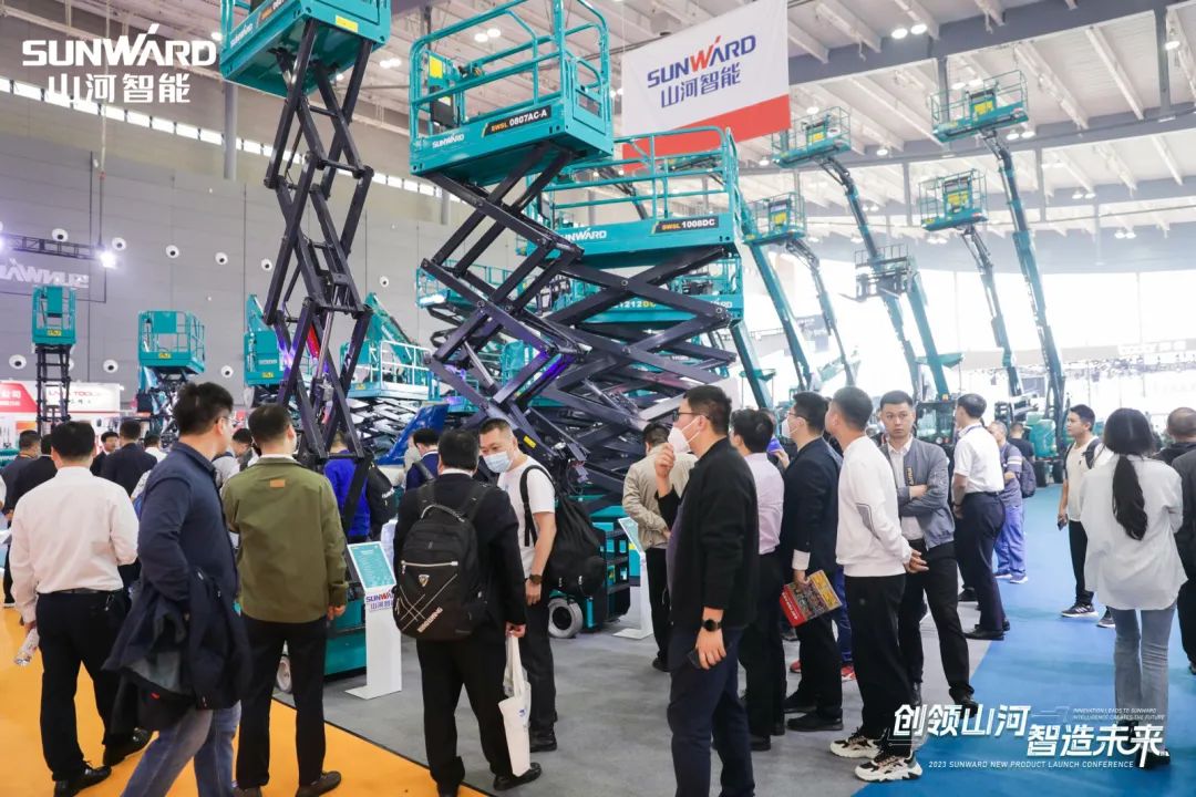 聚焦电动化、智能化！平博在线智能全系列高空机械产品亮相长沙展