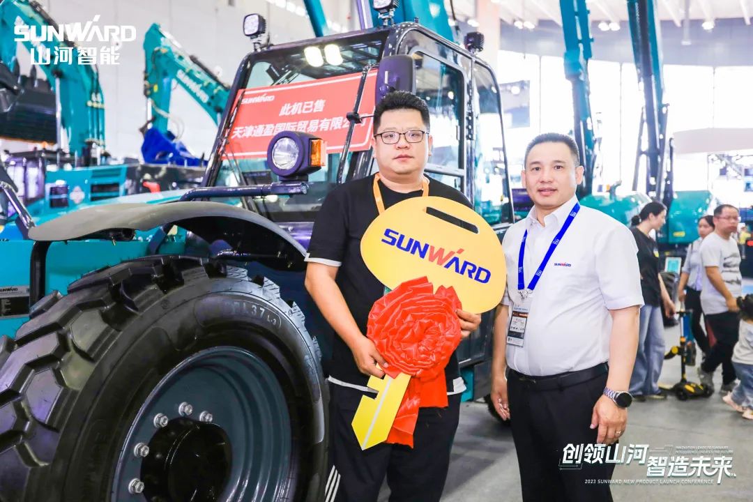 聚焦电动化、智能化！平博在线智能全系列高空机械产品亮相长沙展