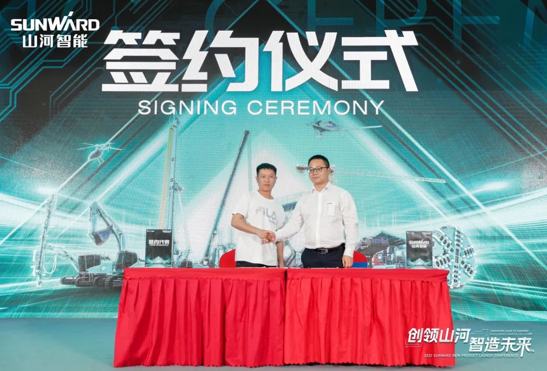 聚焦电动化、智能化！平博在线智能全系列高空机械产品亮相长沙展