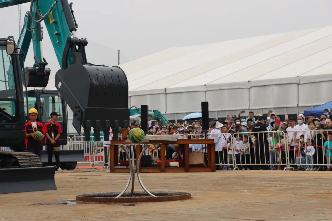 精品出击、互动不断！平博在线智能F系列挖掘机闪耀长沙展