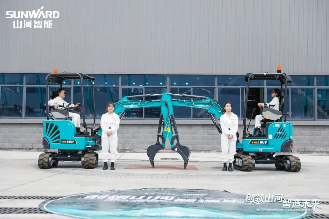 精品出击、互动不断！平博在线智能F系列挖掘机闪耀长沙展