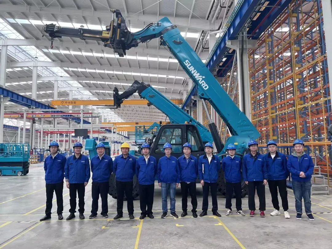 独家定制！平博在线智能油缸更换机器人顺利下线