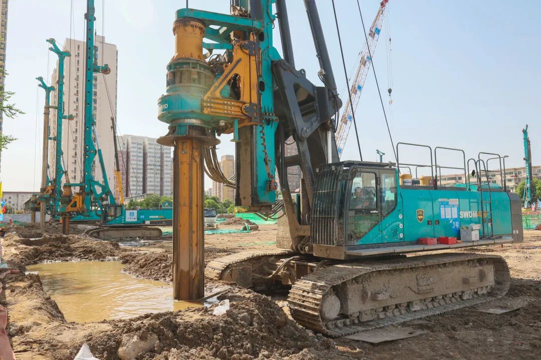 闪耀首都！平博在线智能旋挖钻机集群助力民生工程