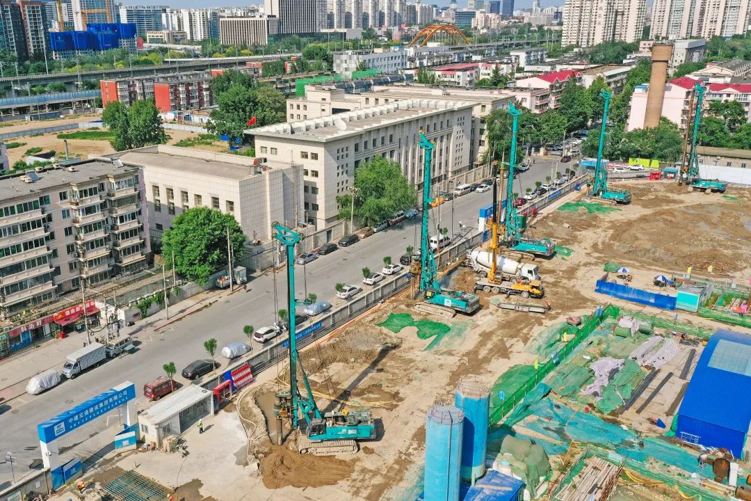 闪耀首都！平博在线智能旋挖钻机集群助力民生工程