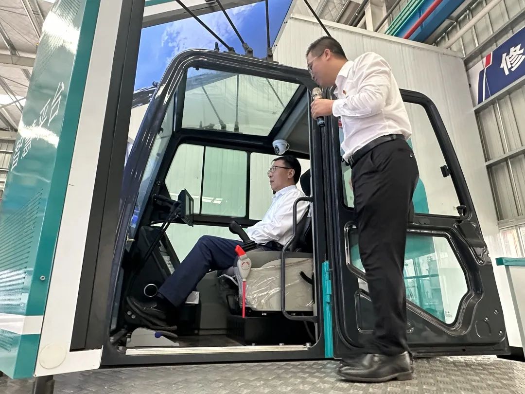 中国联通集团副总经理梁宝俊到访平博在线智能